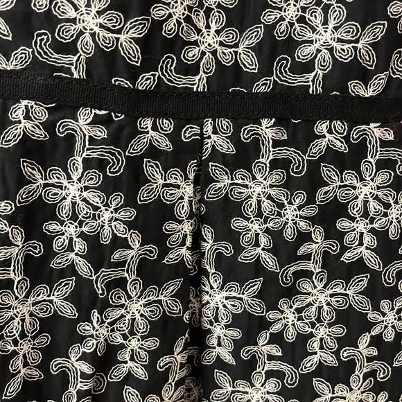 Max Studio black and white embroidered sleeveless dress size Medium - Picture 8 of 9